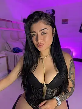 Snapshot of lucianaroy chatting on 07.17.26 lucianaroy online show from 07.17.26
