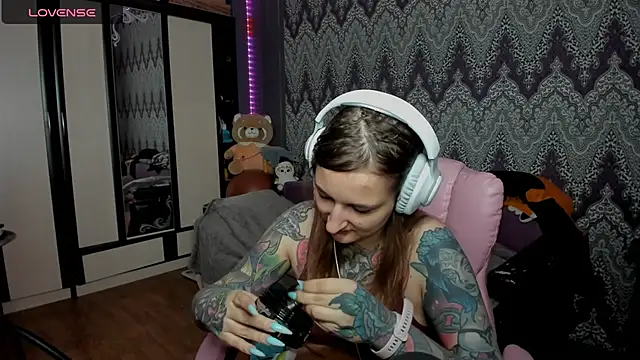 Snapshot of AlexRacc00n chatting on 12.06.24 AlexRacc00n online show from 12.06.24