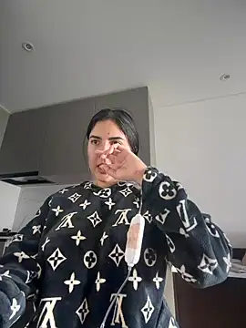 MarianaBenz online show from 02.17.26