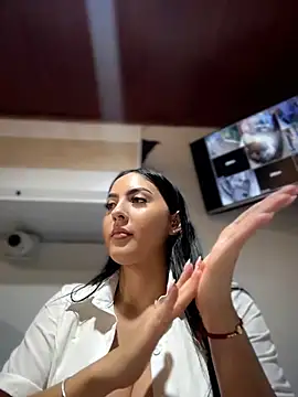 MarianaBenz online show from 07.24.26