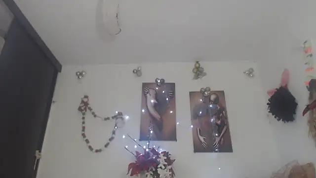 Snapshot of bardotbigcockts chatting on 12.23.24 bardotbigcockts online show from 12.23.24