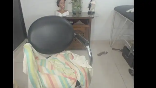 Snapshot of bardotbigcockts chatting on 02.04.25 bardotbigcockts online show from 02.04.25