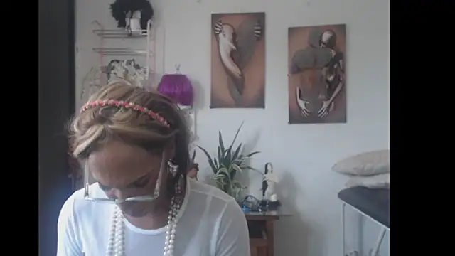 Snapshot of bardotbigcockts chatting on 03.06.25 bardotbigcockts online show from 03.06.25