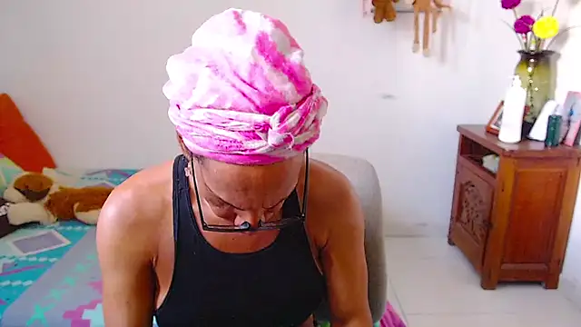 Snapshot of bardotbigcockts chatting on 09.23.25 bardotbigcockts online show from 09.23.25