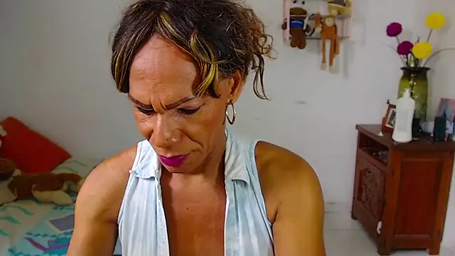 Snapshot of bardotbigcockts chatting on 10.04.25 bardotbigcockts online show from 10.04.25