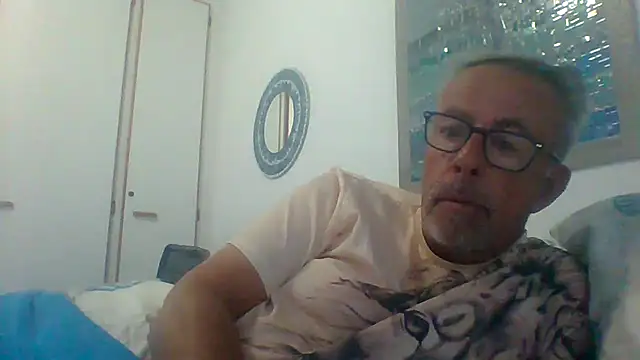 Snapshot of tuggy59 chatting on 09.24.25 tuggy59 online show from 09.24.25