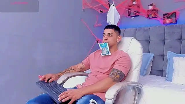 Alex cute77 online show from 10.30.25