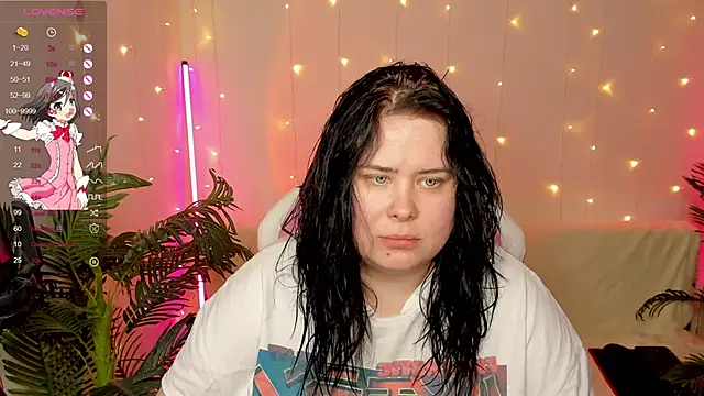 Snapshot of Akemi_BBW chatting on 12.15.24 Akemi BBW online show from 12.15.24