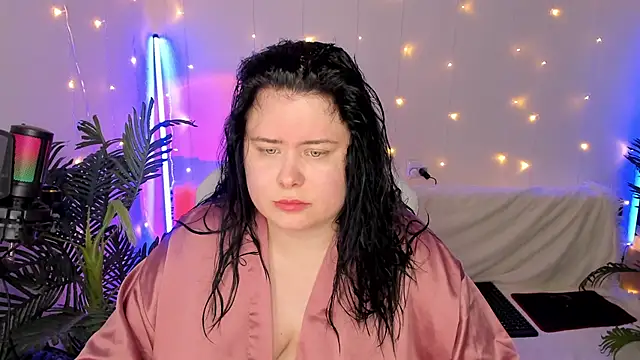 Snapshot of Akemi_BBW chatting on 12.21.24 Akemi BBW online show from 12.21.24