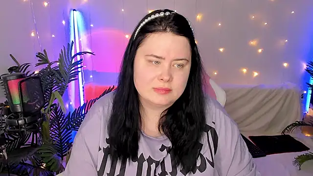 Snapshot of Akemi_BBW chatting on 12.22.24 Akemi BBW online show from 12.22.24