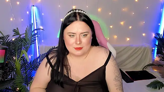 Snapshot of Akemi_BBW chatting on 12.24.24 Akemi BBW online show from 12.24.24