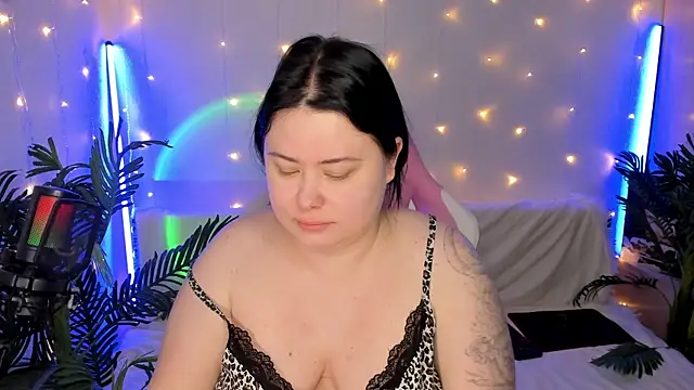 Snapshot of Akemi_BBW chatting on 12.27.24 Akemi BBW online show from 12.27.24