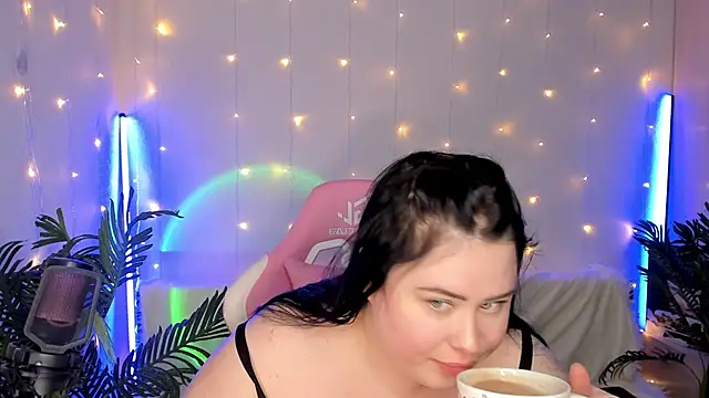 Snapshot of Akemi_BBW chatting on 12.27.24 Akemi BBW online show from 12.27.24