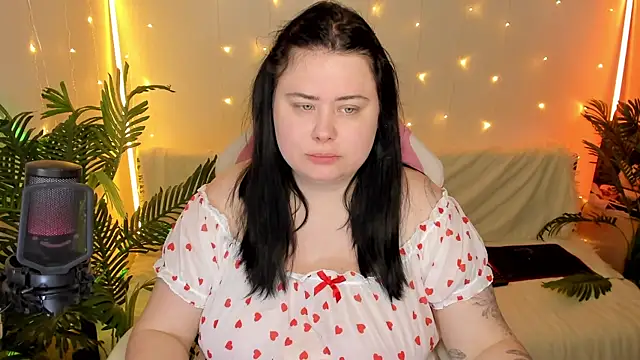 Snapshot of Akemi_BBW chatting on 12.30.24 Akemi BBW online show from 12.30.24