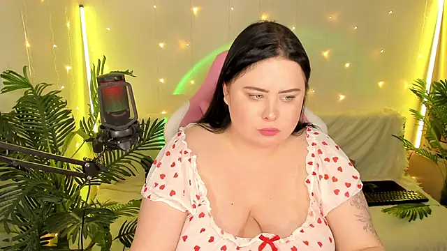 Snapshot of Akemi_BBW chatting on 01.01.25 Akemi BBW online show from 01.01.25