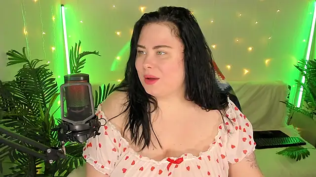 Snapshot of Akemi_BBW chatting on 01.05.25 Akemi BBW online show from 01.05.25