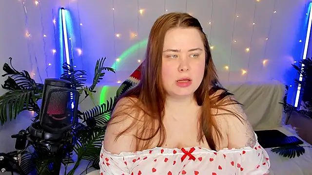 Snapshot of Akemi_BBW chatting on 01.11.25 Akemi BBW online show from 01.11.25