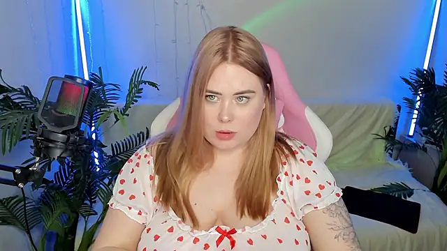 Snapshot of Akemi_BBW chatting on 01.31.25 Akemi BBW online show from 01.31.25