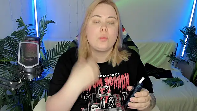 Snapshot of Akemi_BBW chatting on 02.07.25 Akemi BBW online show from 02.07.25