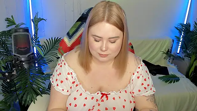 Snapshot of Akemi_BBW chatting on 02.09.25 Akemi BBW online show from 02.09.25