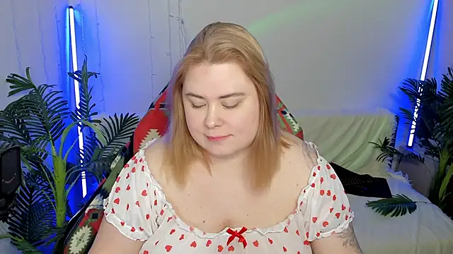 Snapshot of Akemi_BBW chatting on 02.13.25 Akemi BBW online show from 02.13.25