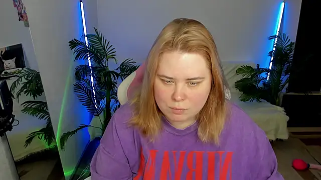 Snapshot of Akemi_BBW chatting on 02.19.25 Akemi BBW online show from 02.19.25
