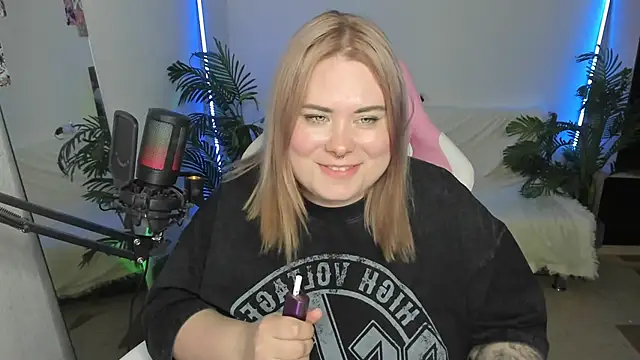 Snapshot of Akemi_BBW chatting on 03.02.25 Akemi BBW online show from 03.02.25