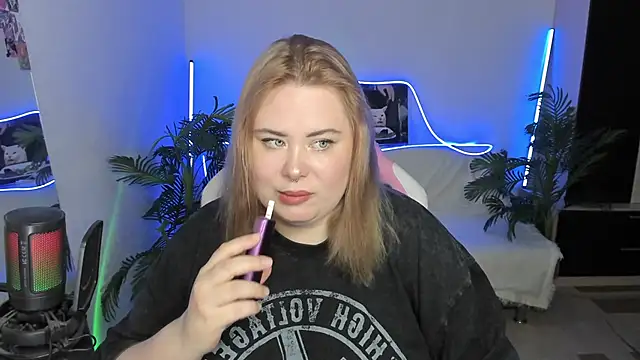 Snapshot of Akemi_BBW chatting on 03.14.25 Akemi BBW online show from 03.14.25