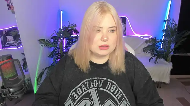 Snapshot of Akemi_BBW chatting on 03.17.25 Akemi BBW online show from 03.17.25