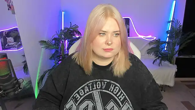 Snapshot of Akemi_BBW chatting on 03.17.25 Akemi BBW online show from 03.17.25