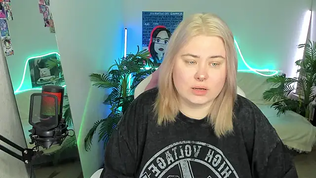 Snapshot of Akemi_BBW chatting on 03.19.25 Akemi BBW online show from 03.19.25