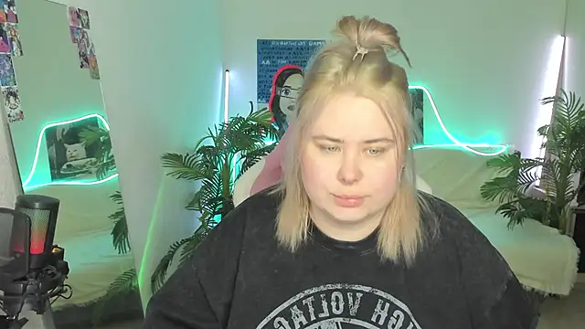 Snapshot of Akemi_BBW chatting on 03.19.25 Akemi BBW online show from 03.19.25
