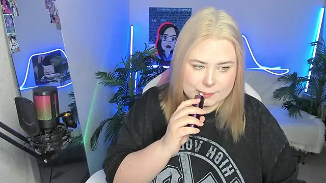 Snapshot of Akemi_BBW chatting on 03.20.25 Akemi BBW online show from 03.20.25