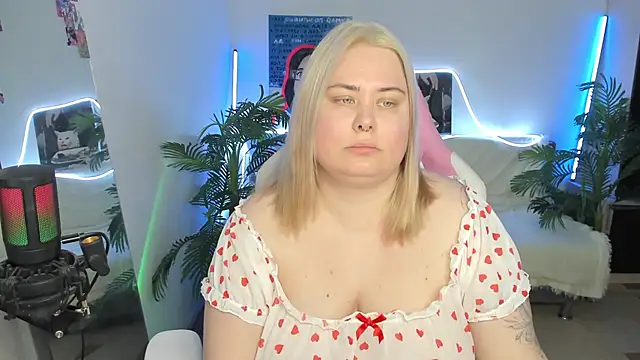 Snapshot of Akemi_BBW chatting on 03.21.25 Akemi BBW online show from 03.21.25