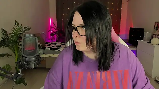 Snapshot of Akemi_BBW chatting on 10.10.25 Akemi BBW online show from 10.10.25