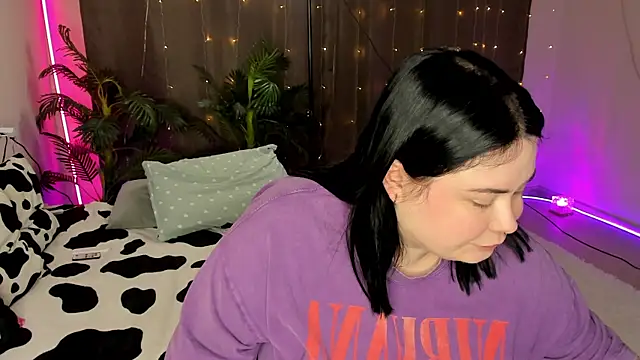 Snapshot of Akemi_BBW chatting on 10.17.25 Akemi BBW online show from 10.17.25