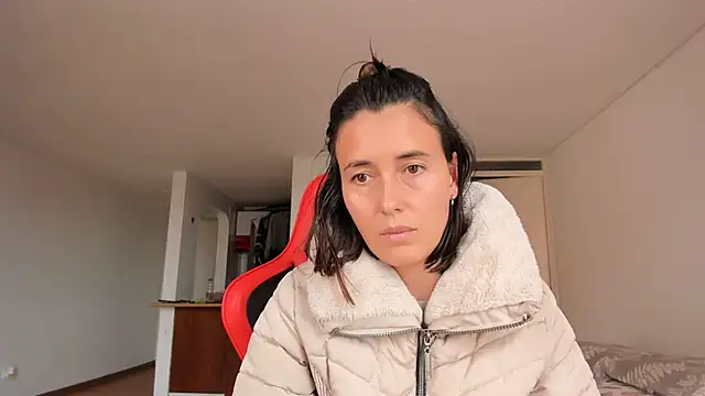 zoe jeane beker online show from 02.04.25