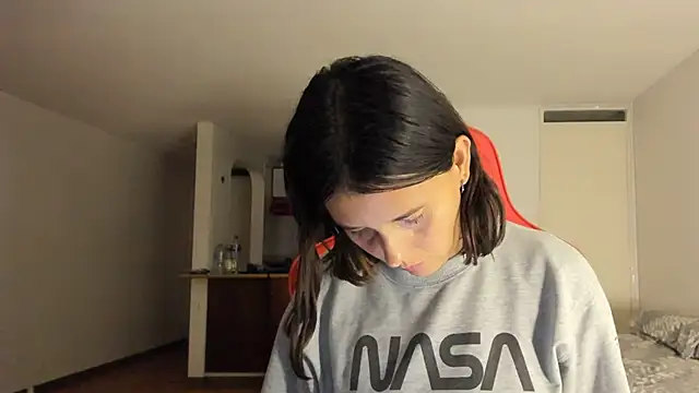 zoe jeane beker online show from 02.10.25