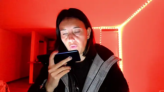 zoe jeane beker online show from 02.20.25