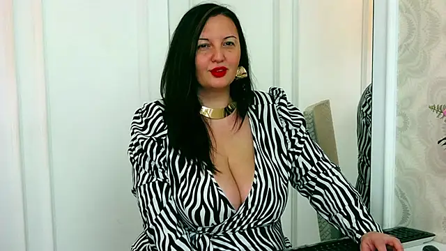 Snapshot of JudithCombs chatting on 01.06.25 JudithCombs online show from 01.06.25
