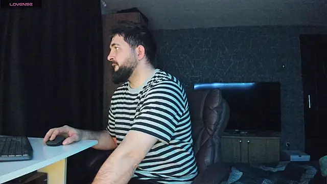 Snapshot of Eduu2322 chatting on 01.01.25 Eduu2322 online show from 01.01.25