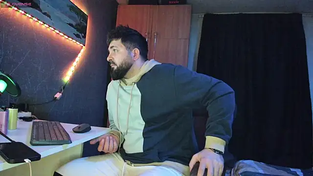 Snapshot of Eduu2322 chatting on 03.04.25 Eduu2322 online show from 03.04.25