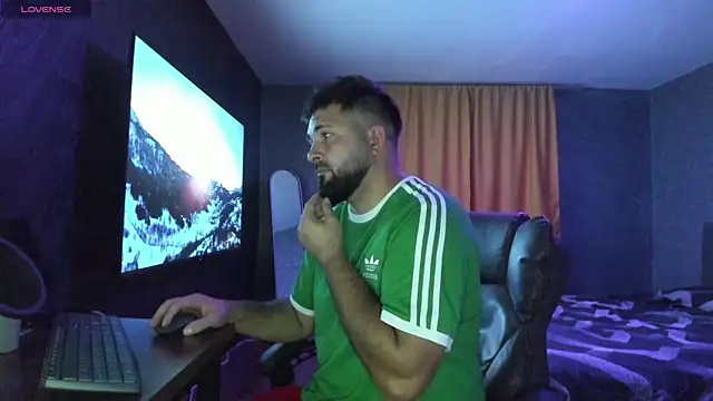 Snapshot of Eduu2322 chatting on 09.22.25 Eduu2322 online show from 09.22.25