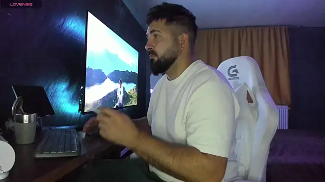 Snapshot of Eduu2322 chatting on 10.20.25 Eduu2322 online show from 10.20.25