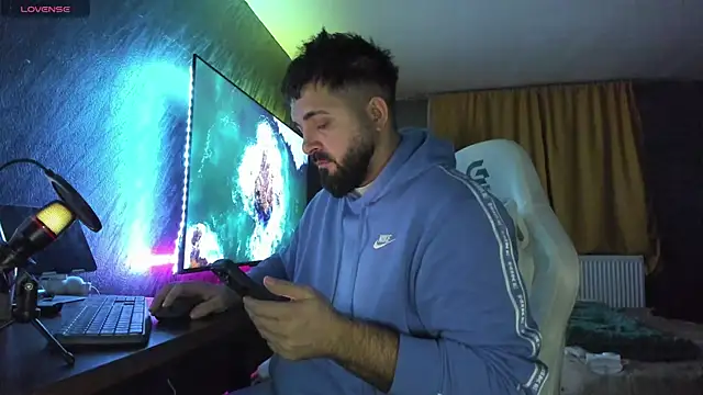 Snapshot of Eduu2322 chatting on 12.22.25 Eduu2322 online show from 12.22.25