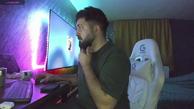 Snapshot of Eduu2322 chatting on 02.04.26 Eduu2322 online show from 02.04.26