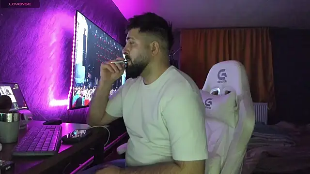 Snapshot of Eduu2322 chatting on 02.12.26 Eduu2322 online show from 02.12.26