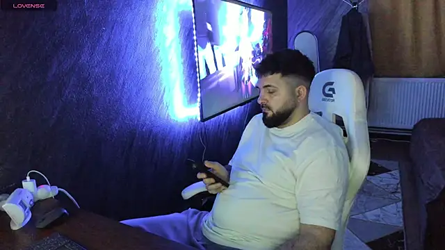 Snapshot of Eduu2322 chatting on 04.07.26 Eduu2322 online show from 04.07.26