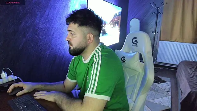 Snapshot of Eduu2322 chatting on 04.08.26 Eduu2322 online show from 04.08.26