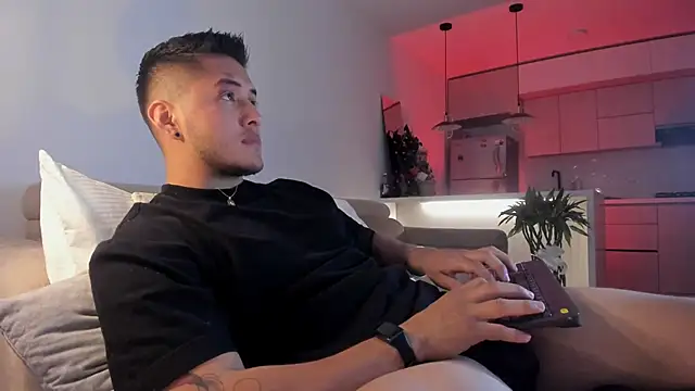 Snapshot of Chriskyle_ chatting on 01.25.25 Chriskyle online show from 01.25.25